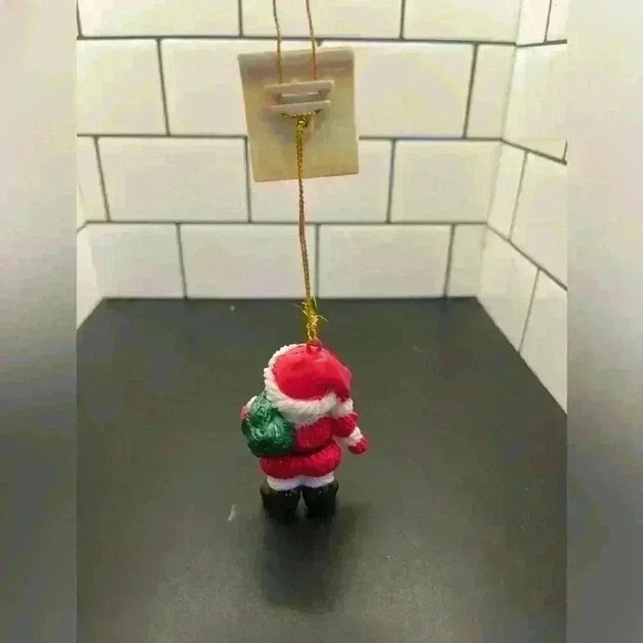 Christmas  charms Collectibles 1999 Santa Ornament. - Picture 4 of 5